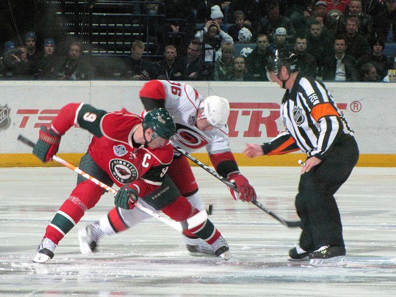 800px-NHL_2010_Face_Off_Hurricanes_@_Wild_in_Helsinki