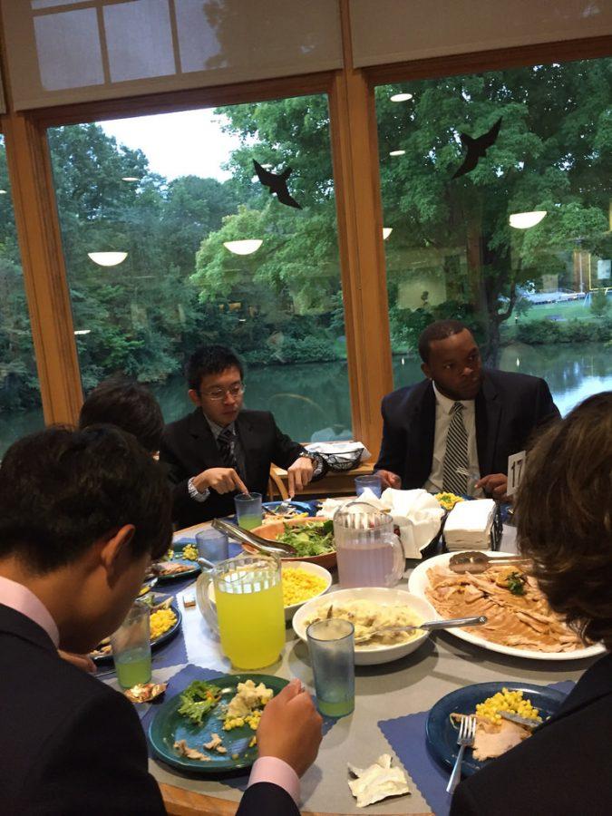 Students enjoying a meal at the year's first Residential Life Dinner.