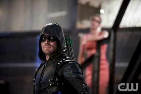 Arrow -- "The Recruits" -- Image AR502a_0057b.jpg -- Pictured (L-R): Stephen Amell as Green Arrow and Emily Bett Rickards as Felicity Smoak -- Photo: Bettina Strauss/The CW -- é 2016 The CW Network, LLC. All Rights Reserved.